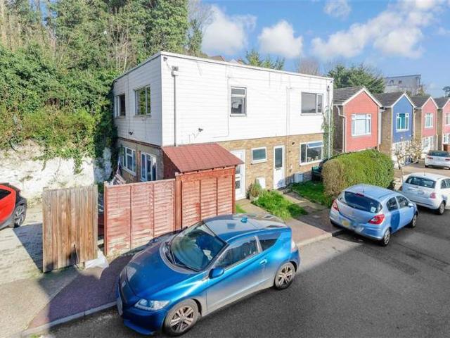 2 Bedroom Maisonette Flat