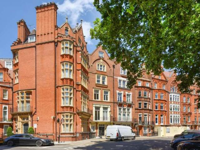 2 Bedroom Maisonette Flat