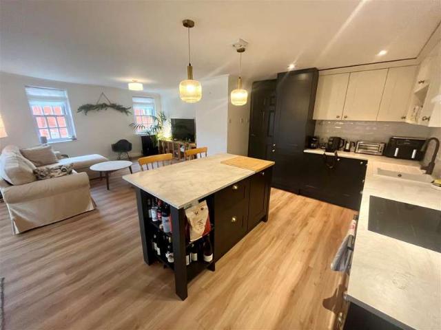 2 Bedroom Maisonette Flat