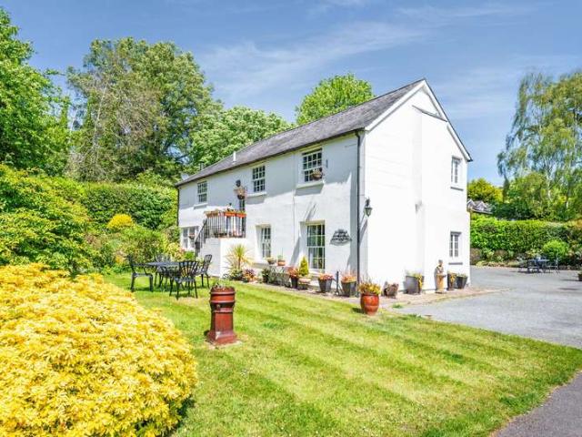 2 Bedroom Maisonette Flat