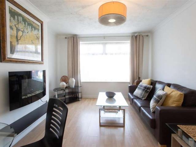 2 Bedroom Maisonette Flat