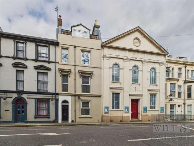 2 Bedroom Maisonette Flat