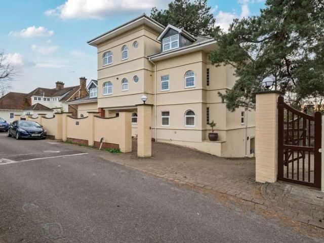 2 Bedroom Maisonette Flat