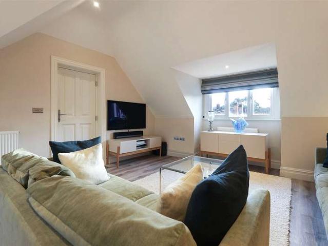 2 Bedroom Maisonette Flat