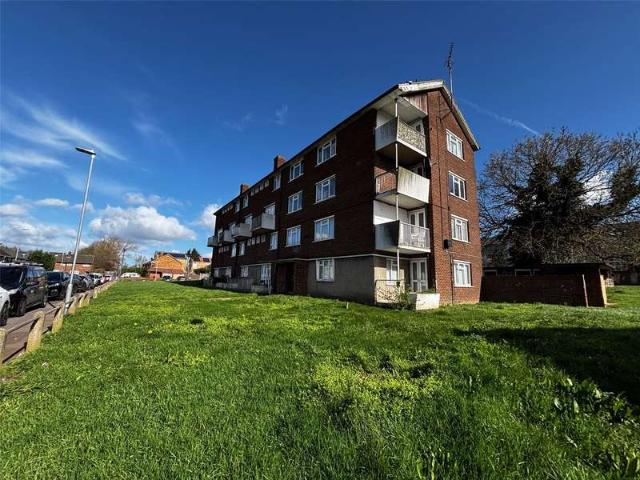 2 Bedroom Maisonette Flat