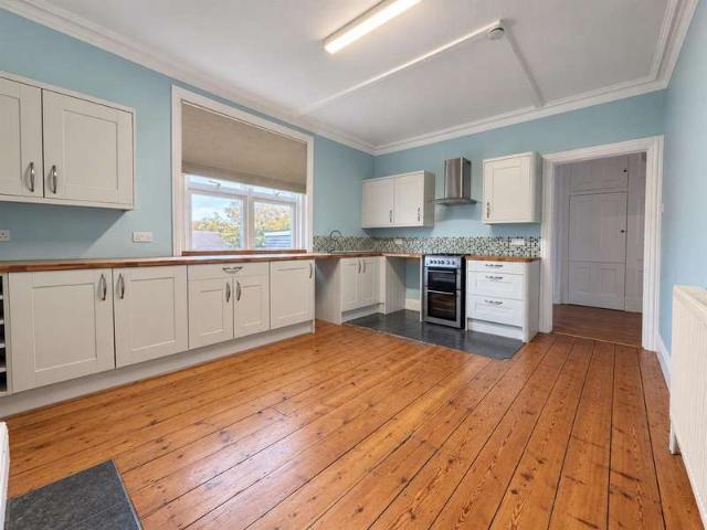 2 Bedroom Maisonette Flat