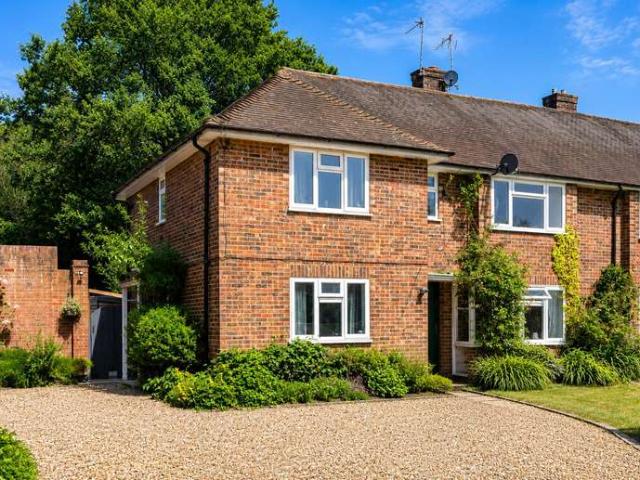 2 Bedroom Maisonette Flat