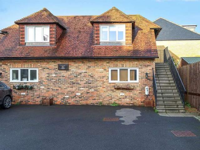 2 Bedroom Maisonette Flat