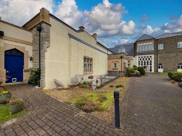 2 Bedroom Maisonette Flat