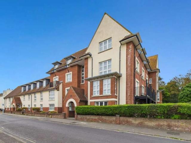 2 Bedroom Maisonette Flat