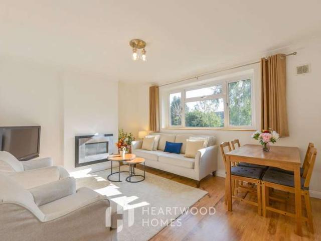 2 Bedroom Maisonette Flat