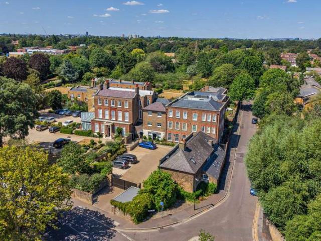 2 Bedroom Maisonette Flat
