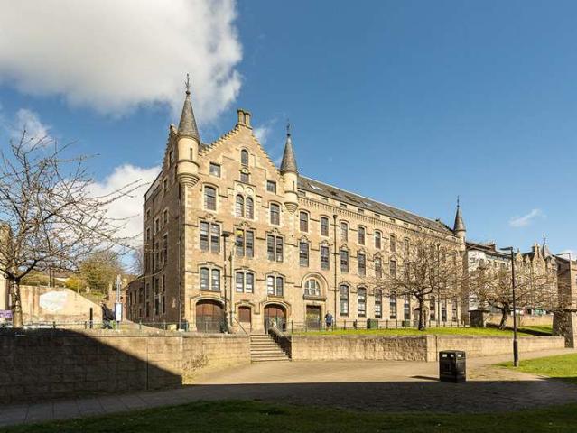 2 Bedroom Maisonette Flat