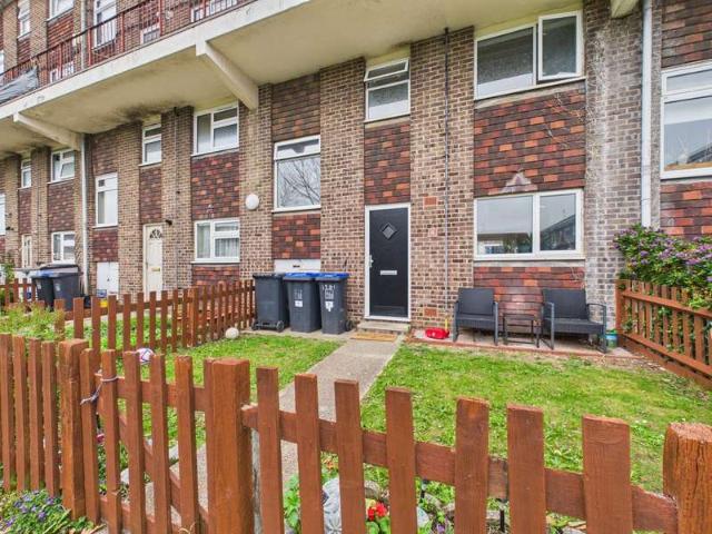 2 Bedroom Maisonette Flat