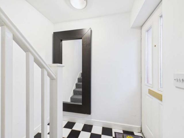 2 Bedroom Maisonette Flat
