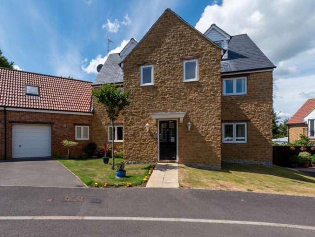 2 Bedroom Maisonette Flat