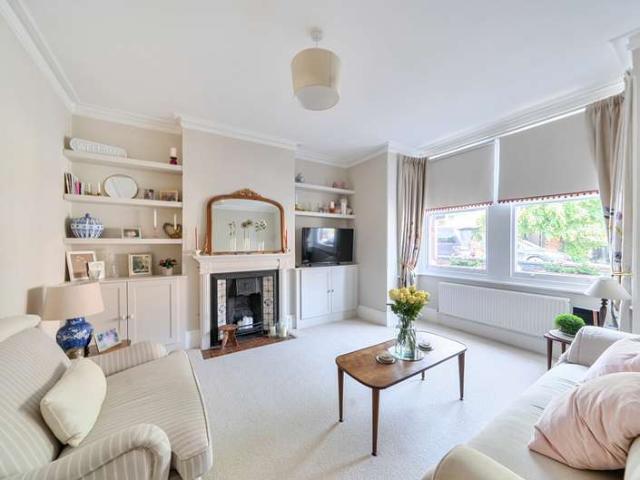 2 Bedroom Maisonette Flat