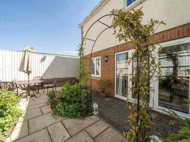 2 Bedroom Maisonette Flat