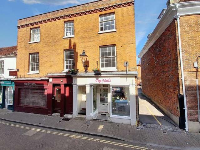 2 Bedroom Maisonette Flat