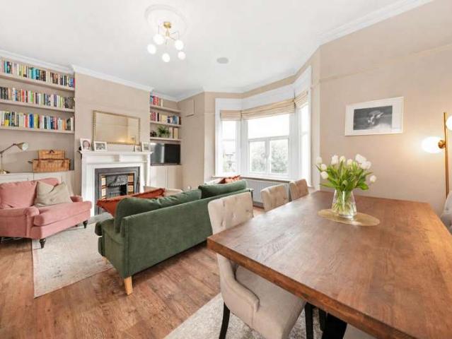 2 Bedroom Maisonette Flat