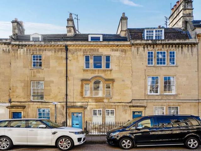 2 Bedroom Maisonette Flat