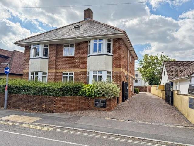 2 Bedroom Maisonette Flat