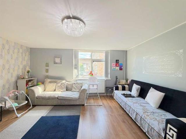 2 Bedroom Maisonette Flat