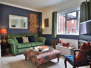 2 Bedroom Maisonette Flat