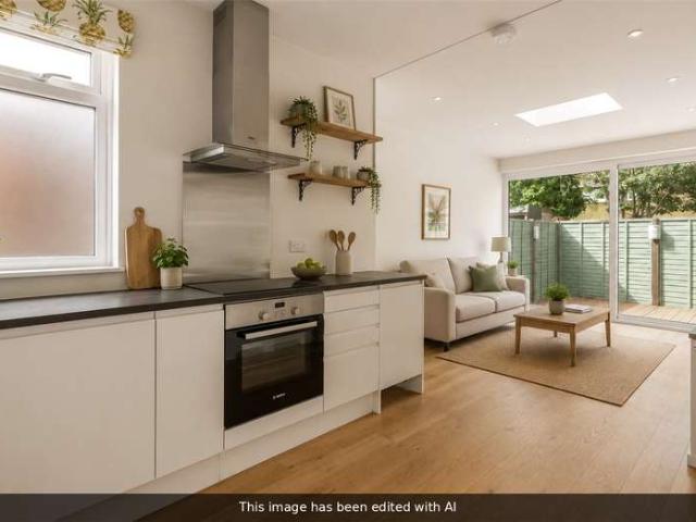 2 Bedroom Maisonette Flat