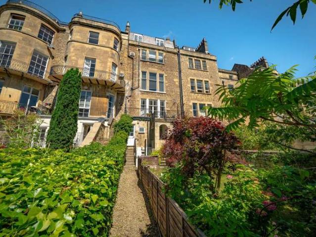 2 Bedroom Maisonette Flat