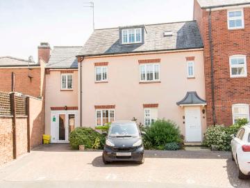 2 Bedroom Maisonette Flat