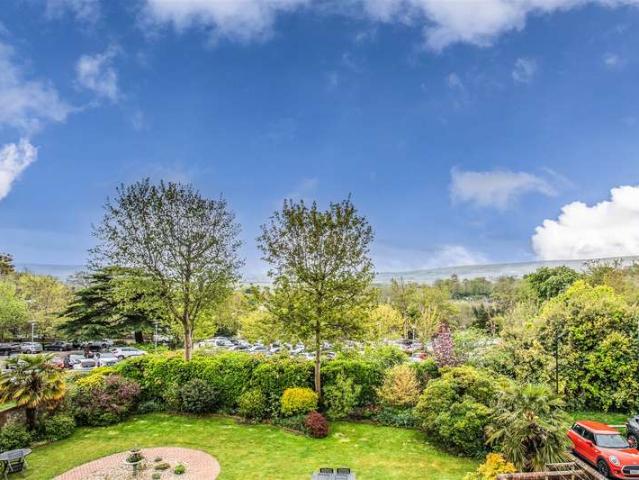 2 Bedroom Maisonette Flat