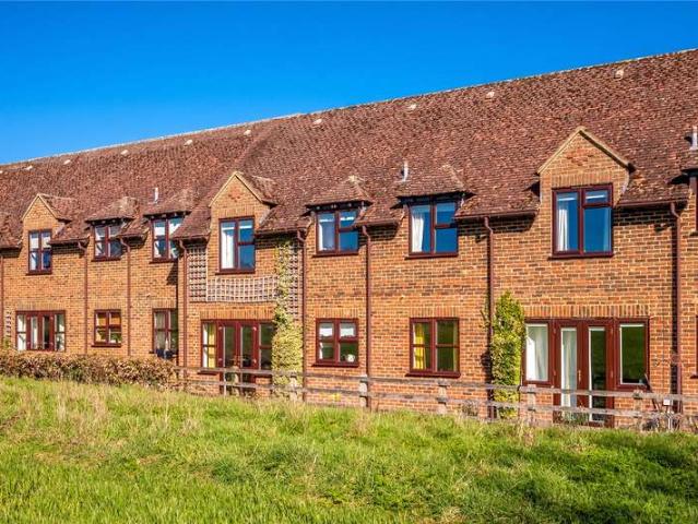 2 Bedroom Maisonette Flat