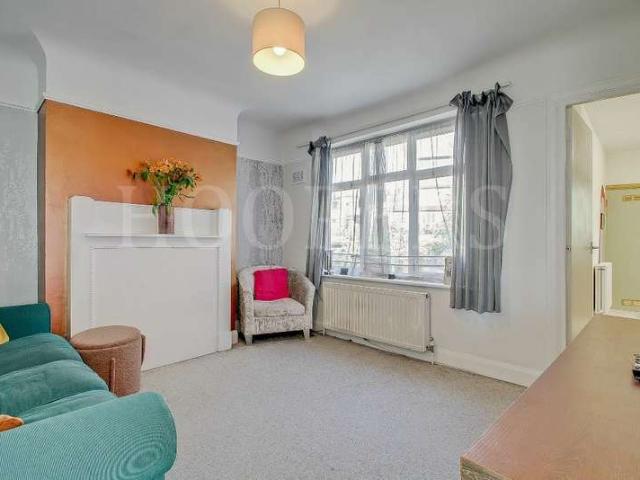 2 Bedroom Maisonette Flat