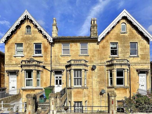 2 Bedroom Maisonette Flat