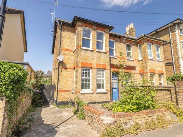 2 Bedroom Maisonette Flat