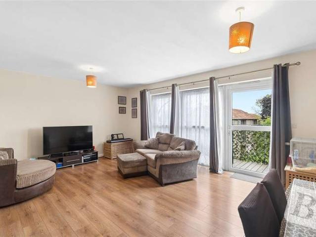2 Bedroom Maisonette Flat