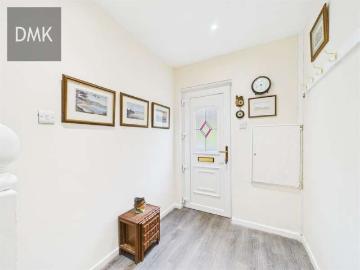 2 Bedroom Maisonette Flat