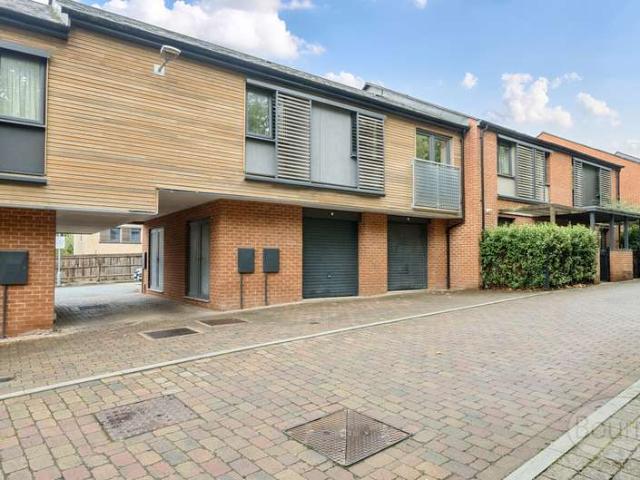 2 Bedroom Maisonette Flat
