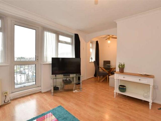 2 Bedroom Maisonette Flat