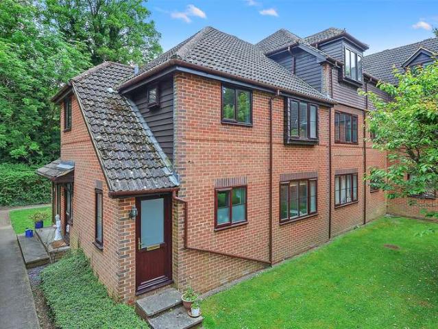 2 Bedroom Maisonette Flat
