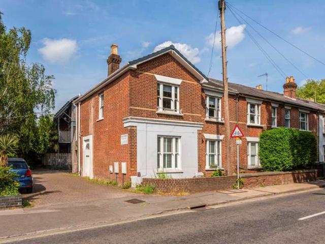 2 Bedroom Maisonette Flat