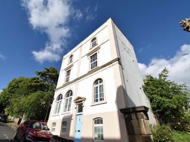2 Bedroom Maisonette Flat