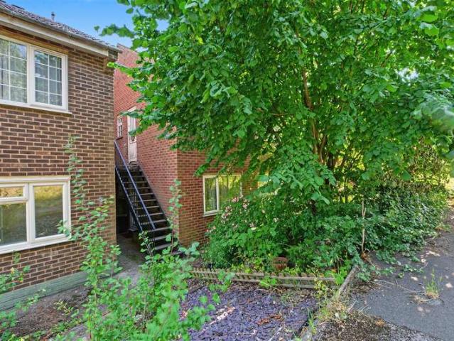 2 Bedroom Maisonette Flat