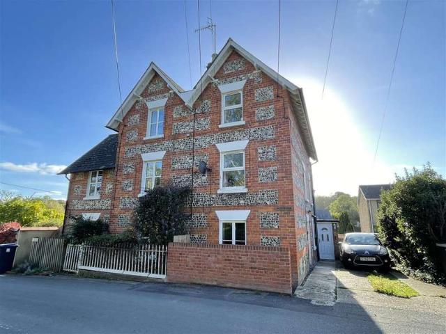 2 Bedroom Maisonette Flat