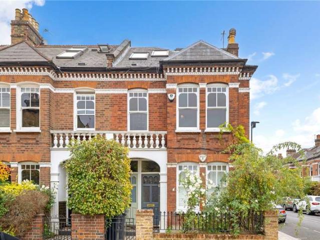 2 Bedroom Maisonette Flat