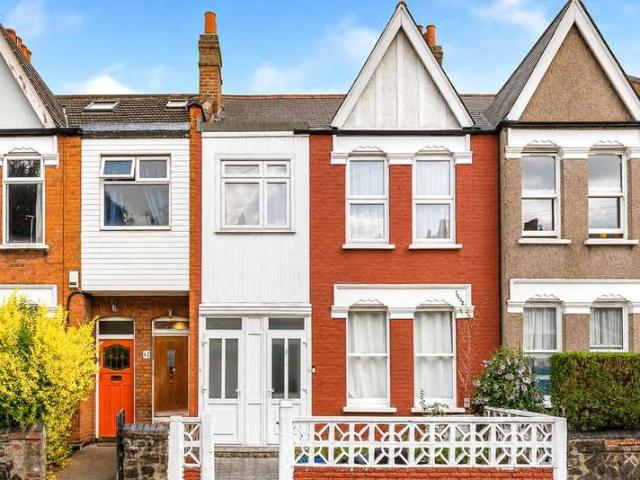 2 Bedroom Maisonette Flat