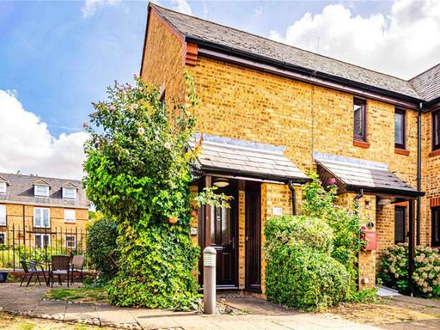 2 Bedroom Maisonette Flat
