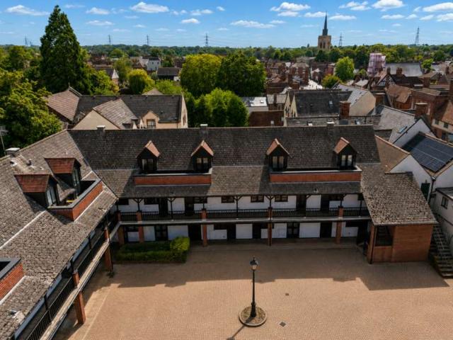 2 Bedroom Maisonette Flat
