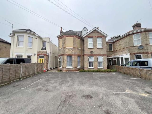 2 Bedroom Maisonette Flat